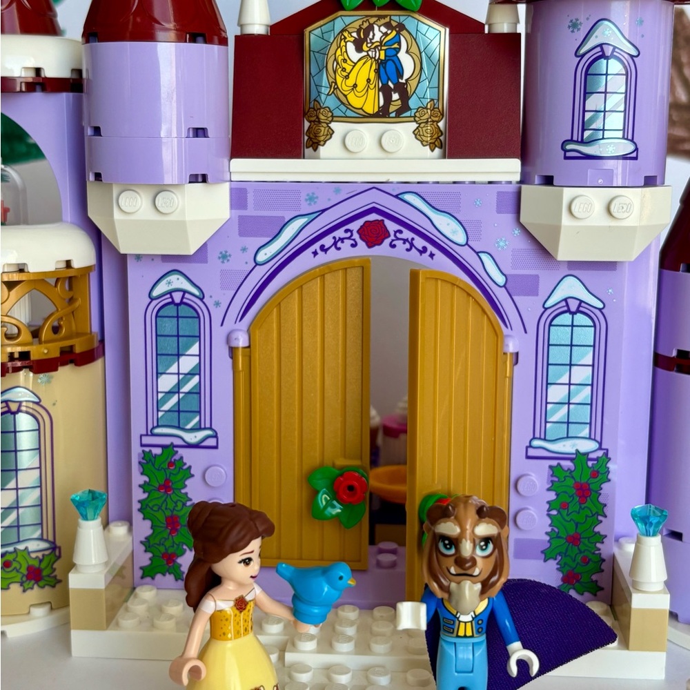 Disney Lego 43180 Belle’s Winter Castle Celebration - Picture 6 of 11